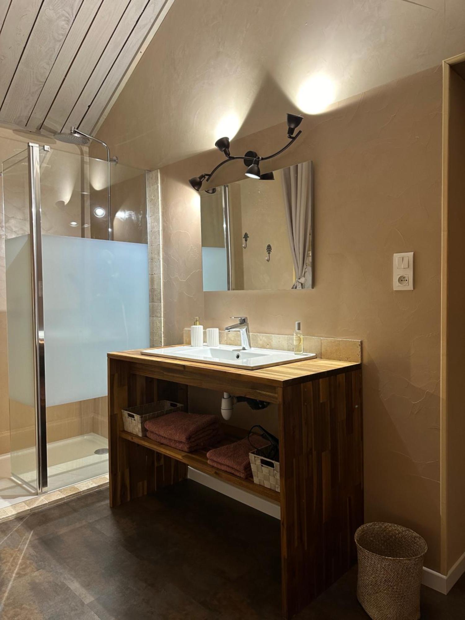 Le Clos Vitis Violes Экстерьер фото